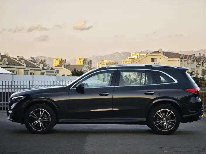 Mercedes-Benz GLC 2025 Model GLC 260 L 4MATIC Luxury Model 5 seat – фото 3