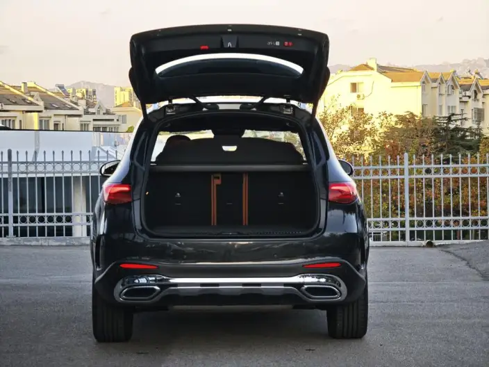 Mercedes-Benz GLC 2025 Model GLC 260 L 4MATIC Luxury Model 5 seat – фото 4