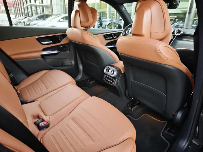Mercedes-Benz GLC 2025 Model GLC 260 L 4MATIC Luxury Model 5 seat – фото 9