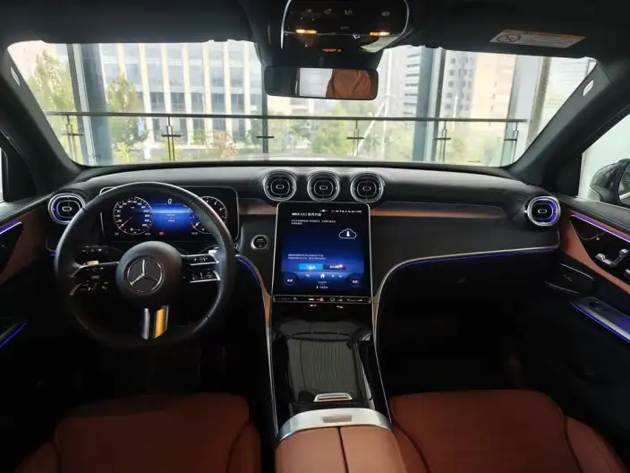 Mercedes-Benz GLC 2025 Model GLC 260 L 4MATIC Luxury Model 5 seat – фото 4