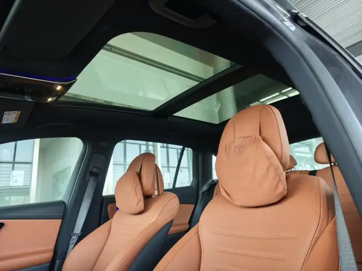 Mercedes-Benz GLC 2025 Model GLC 260 L 4MATIC Luxury Model 5 seat – фото 9