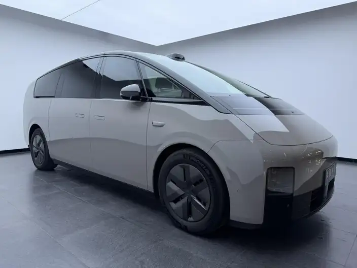 Li Auto MEGA 2024 Model Ultra Edition – фото 3