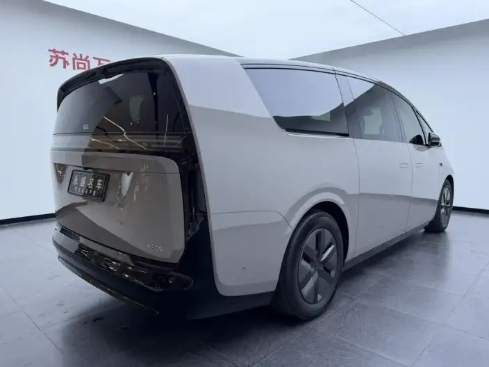 Li Auto MEGA 2024 Model Ultra Edition – фото 7