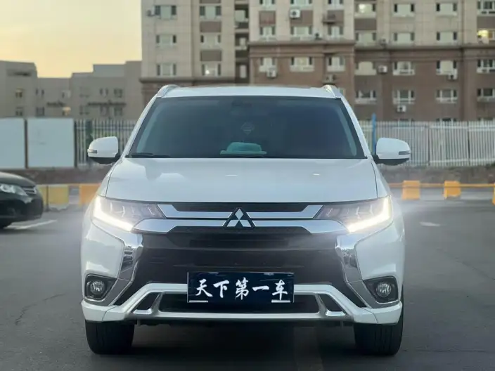 Mitsubishi Outlander 2021 Model 2.4L 4WD Enjoy Edition 7 seat – фото 2