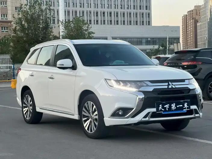 Mitsubishi Outlander 2021 Model 2.4L 4WD Enjoy Edition 7 seat – фото 3