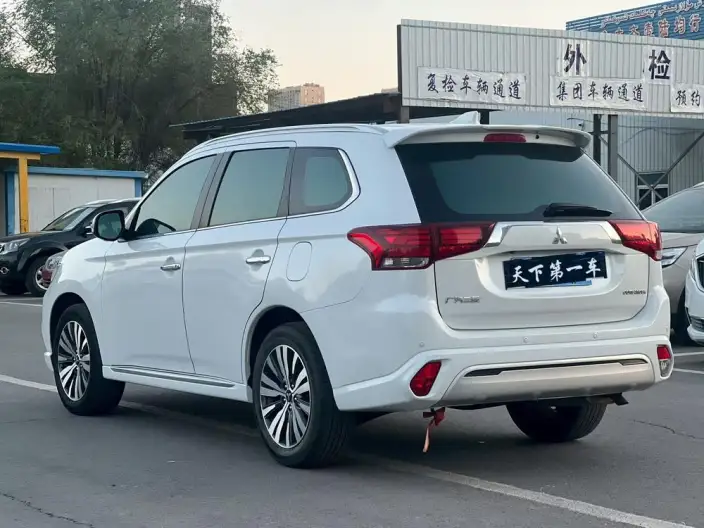Mitsubishi Outlander 2021 Model 2.4L 4WD Enjoy Edition 7 seat – фото 4