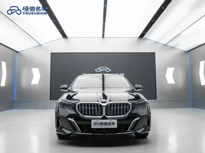 BMW 5 Series 2025 Model 530Li Leading Model M Sports Set – фото 2