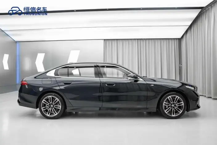 BMW 5 Series 2025 Model 530Li Leading Model M Sports Set – фото 7