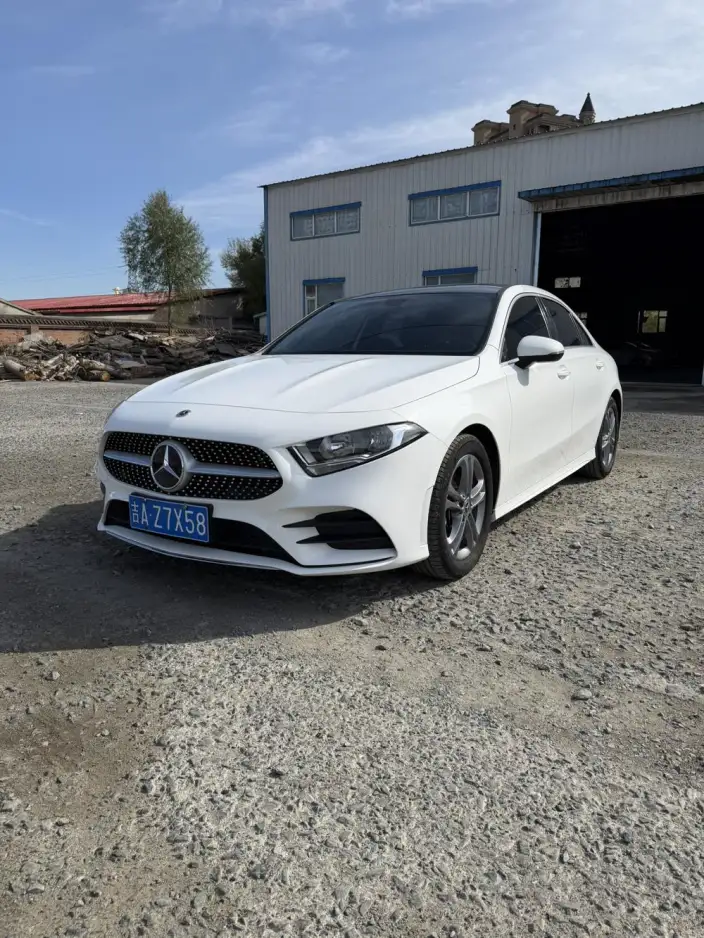 Mercedes-Benz A-class 2022 Model Facelift A 180 L Sports sedan – фото 1
