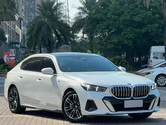 BMW 5 Series 2025 Model 530Li Leading Model M Sports Set – фото 3
