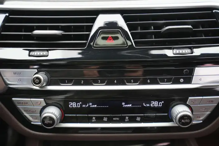 BMW 5 Series 2022 Model Facelift II 525Li M Sports Set – фото 8