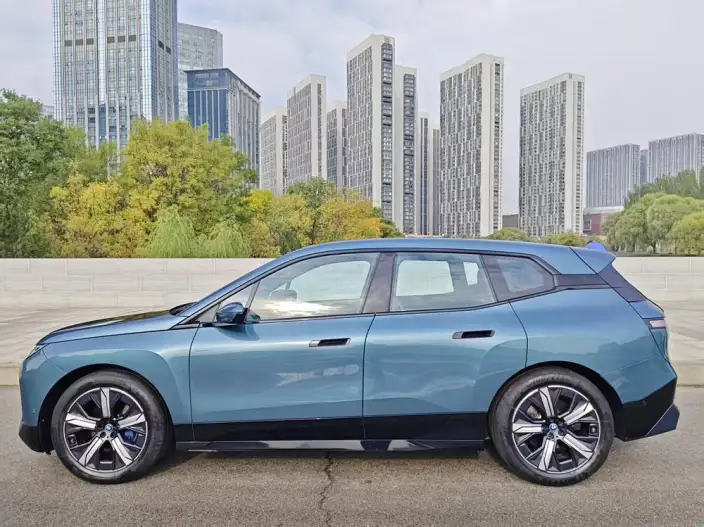BMW iX 2022 Model xDrive40 – фото 3