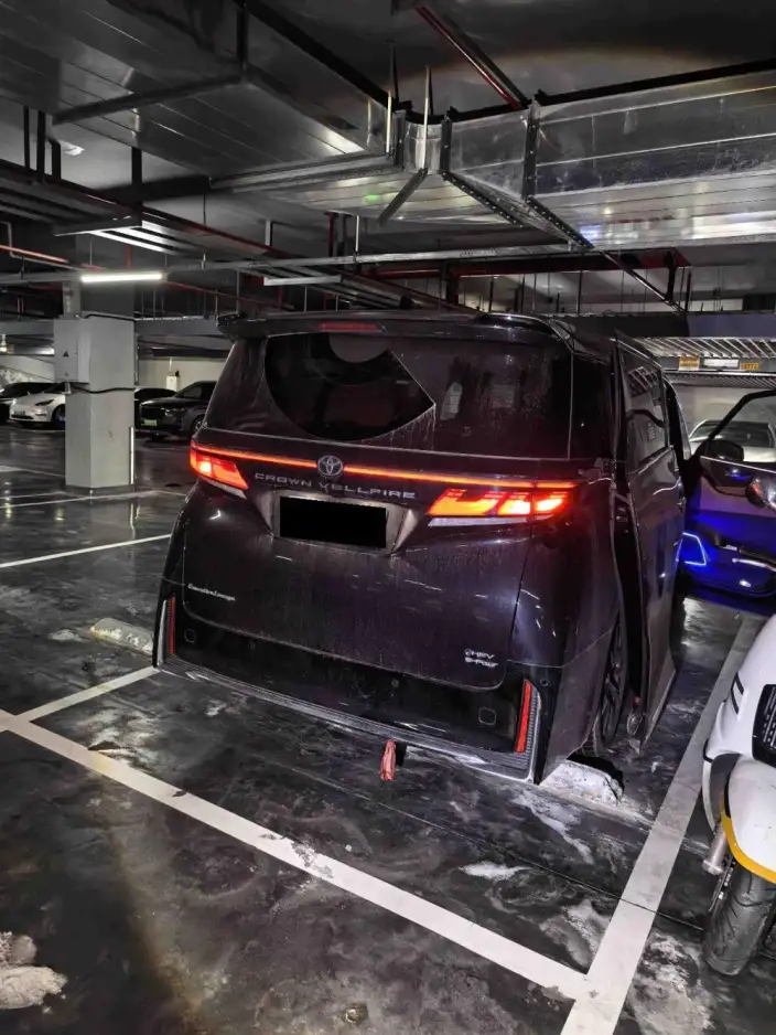 Vellfire 2023 Model Toyota Crown 2.5L Intelligent Hybrid 4WD Supreme Executive Edition – фото 3