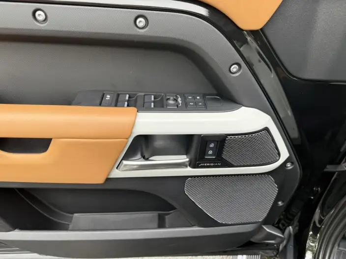 Land Rover Defender 2024 Model 110 3.0T P400 X-Dynamic HSE – фото 8