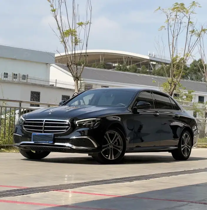 Mercedes-Benz E-Class 2023 Model E 260 L sedan – фото 1
