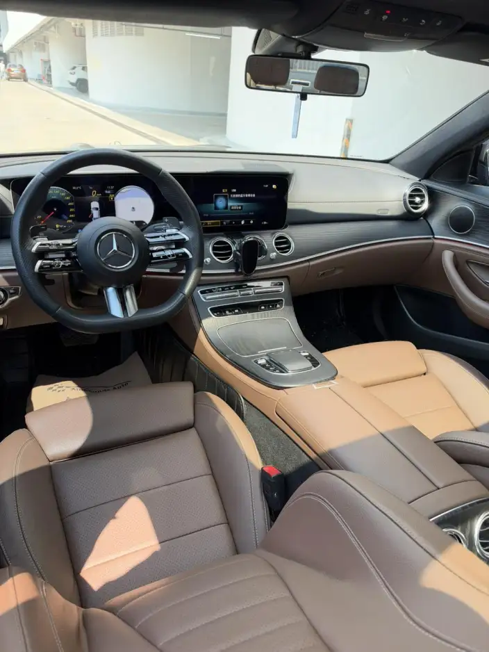 Mercedes-Benz E-Class 2023 Model E 260 L sedan – фото 5