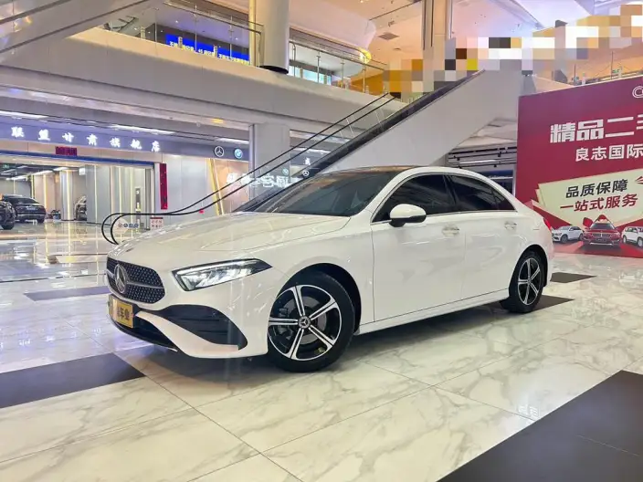 Mercedes-Benz A-class 2023 Model A 200 L Sports sedan Fashion Edition – фото 1