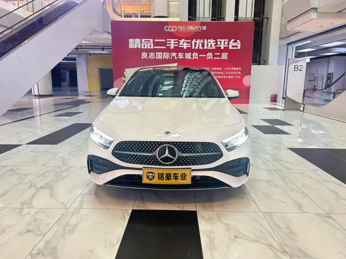 Mercedes-Benz A-class 2023 Model A 200 L Sports sedan Fashion Edition – фото 2