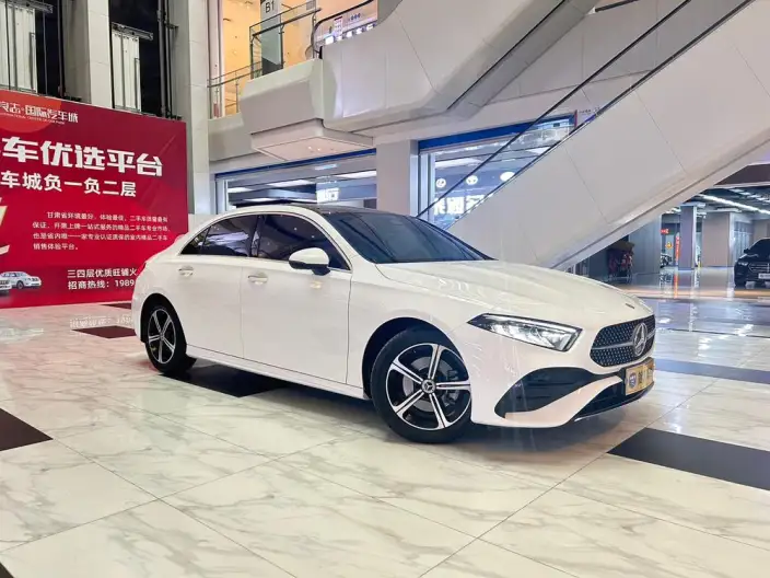 Mercedes-Benz A-class 2023 Model A 200 L Sports sedan Fashion Edition – фото 3