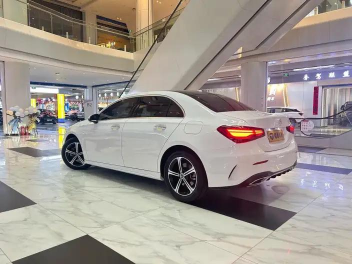 Mercedes-Benz A-class 2023 Model A 200 L Sports sedan Fashion Edition – фото 4