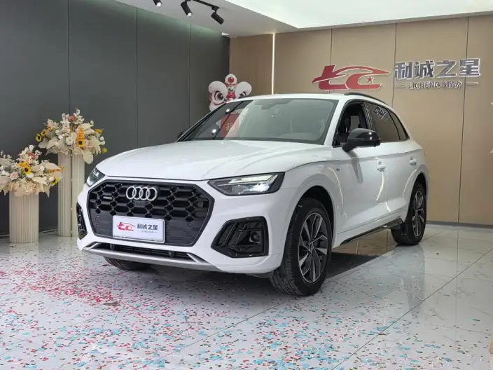 Audi Q5L 2023 Model 40T Luxury Dynamic Model – фото 1
