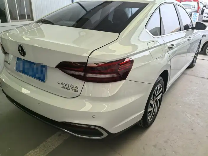 Volkswagen Lavida 2023 Model 300TSI DSG Manyi Edition – фото 6
