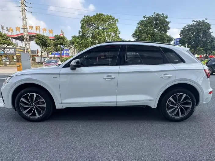 Audi Q5L 2023 Model 40T Luxury Dynamic Model – фото 3