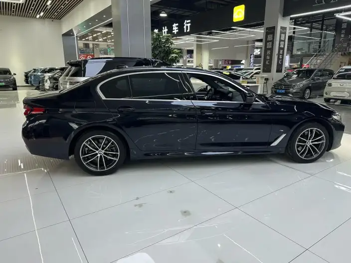BMW 5 Series 2022 Model Facelift II 525Li M Sports Set – фото 6