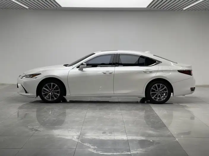 Lexus ES 2024 Model 200 Premium