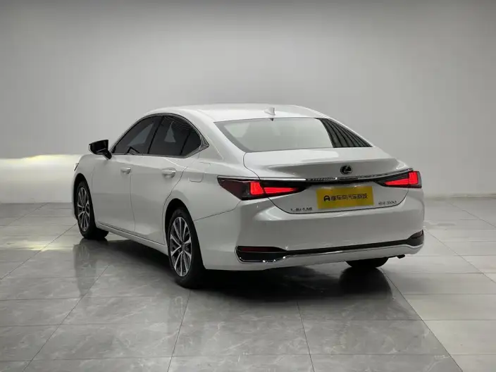 Lexus ES 2024 Model 200 Premium – фото 5