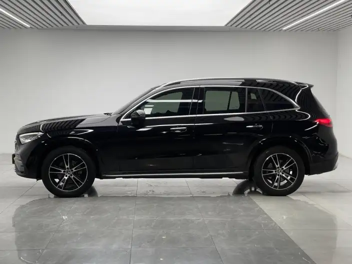 Mercedes-Benz GLC 2025 Model GLC 260 L 4MATIC Luxury Model 5 seat – фото 4