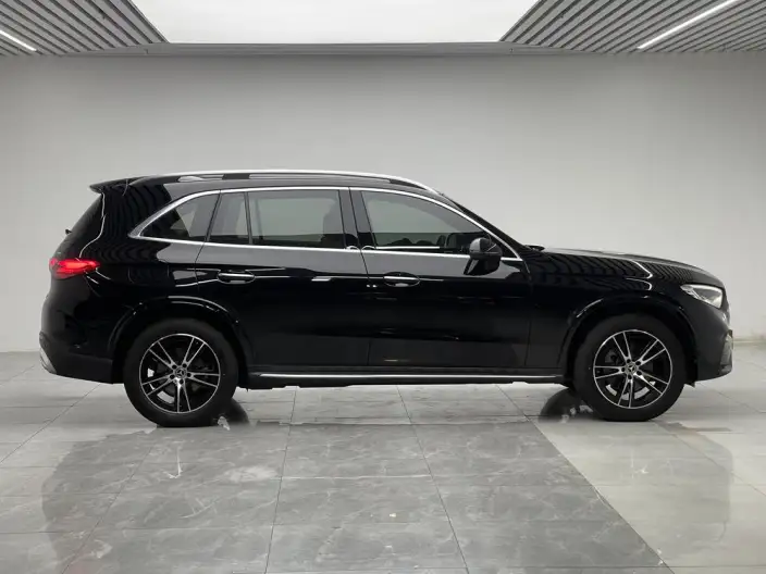 Mercedes-Benz GLC 2025 Model GLC 260 L 4MATIC Luxury Model 5 seat – фото 8