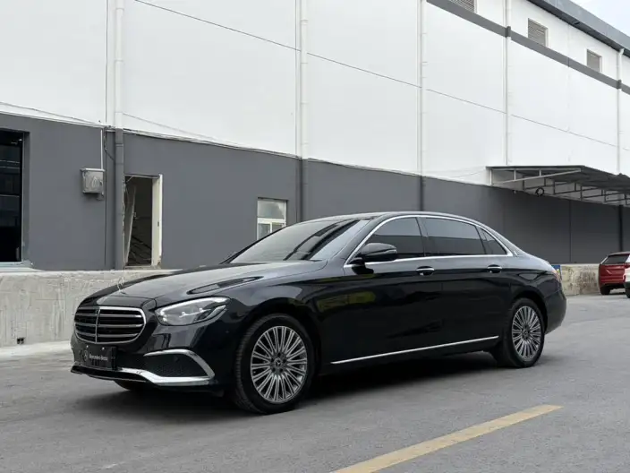 Mercedes-Benz E-Class 2023 Model E 300 L Fashion Model sedan – фото 1