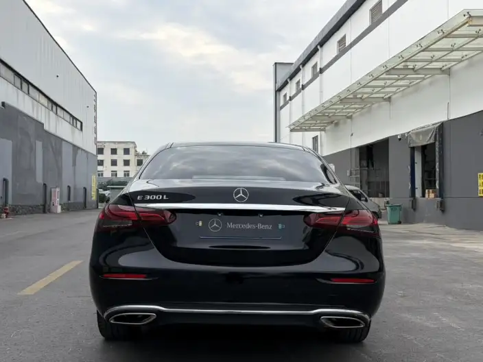 Mercedes-Benz E-Class 2023 Model E 300 L Fashion Model sedan – фото 6