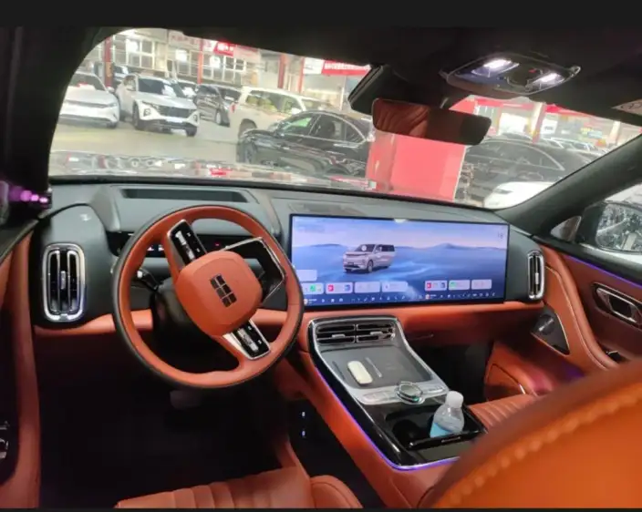Geely M9 2025 Model 210km 4WD Pilot Edition