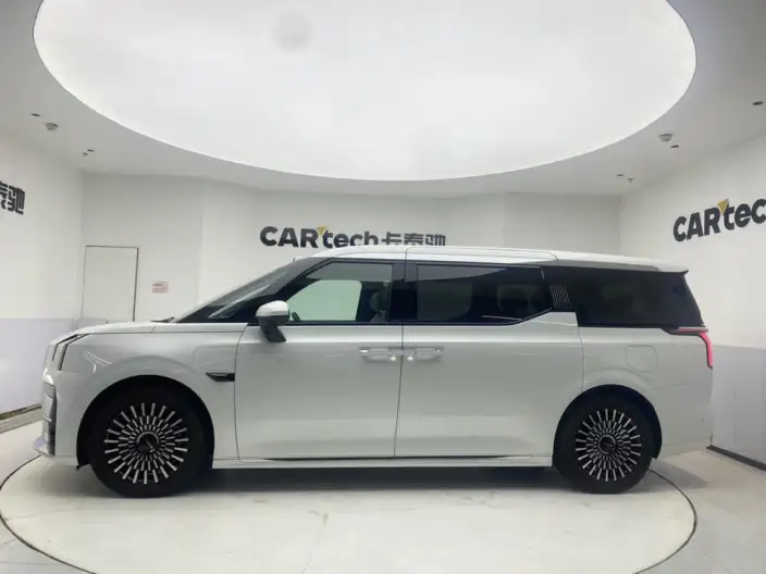 ZEEKR 009 2024 Model VI seat Executive Edition 4WD 108kWh