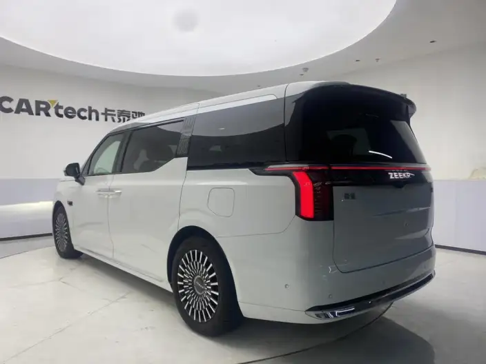ZEEKR 009 2024 Model VI seat Executive Edition 4WD 108kWh – фото 5
