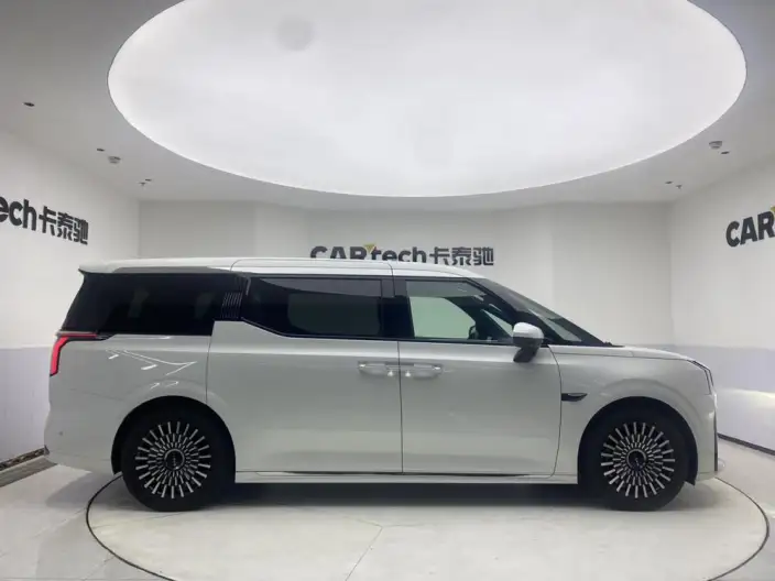 ZEEKR 009 2024 Model VI seat Executive Edition 4WD 108kWh – фото 8