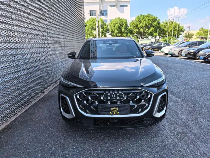 Audi Q5L 2026 Model 2.0T 10M Users Edition Edition