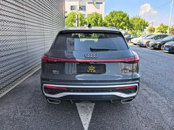 Audi Q5L 2026 Model 2.0T 10M Users Edition Edition