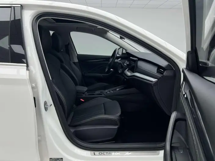 Skoda Octavia 2022 Model PRO TSI280 DSG Exclusive Edition – фото 8