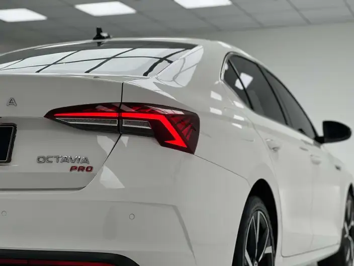 Skoda Octavia 2022 Model PRO TSI280 DSG Exclusive Edition – фото 10