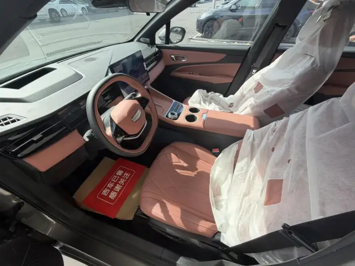 Geely Boyue REV 2026 Model 375km Ultra-long Endurance Platinum Extended Range Zhizun Edition – фото 5