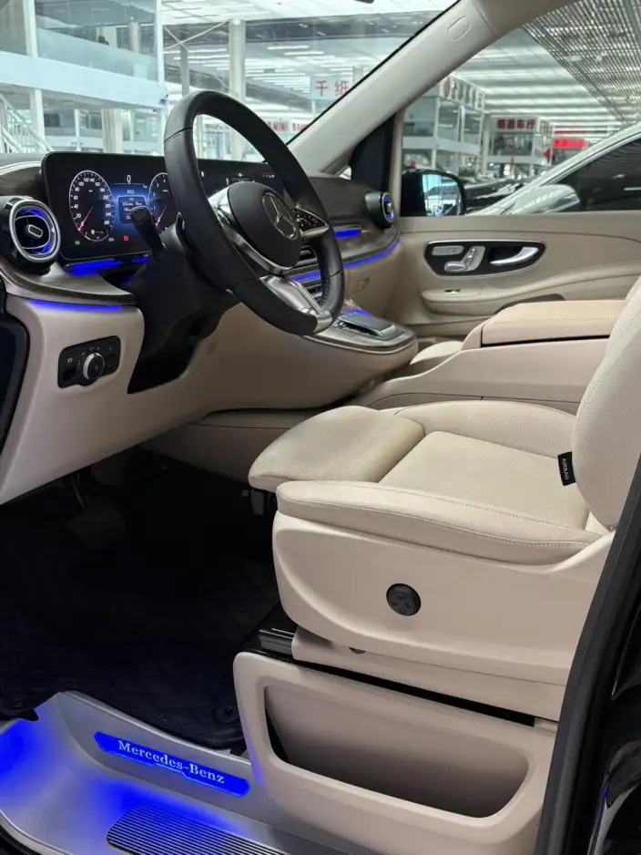 Mercedes-Benz V-Class 2024 Model V 300 Pilot Edition – фото 9