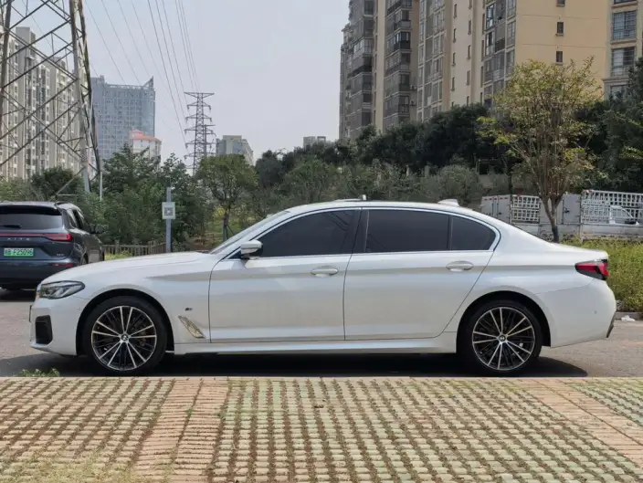 BMW 5 Series 2023 Model 530Li Leading Model M Sports Set – фото 4
