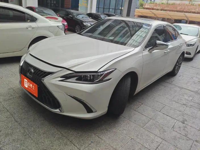 Lexus ES 2024 Model 200 Premium