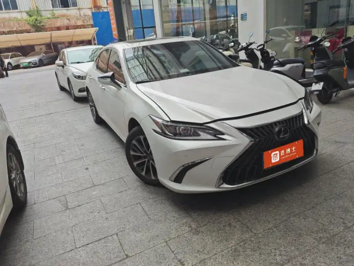 Lexus ES 2024 Model 200 Premium