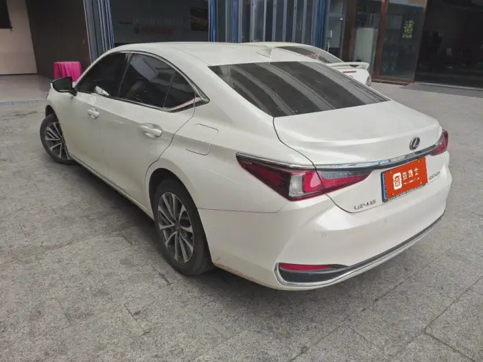 Lexus ES 2024 Model 200 Premium