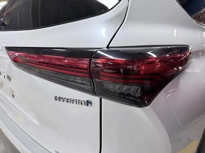 Toyota Highlander 2024 Model Hybrid 2.5L 4WD Premium Edition 7 seat – фото 8
