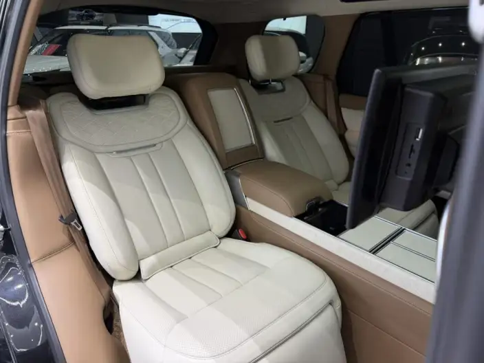 Range Rover 2026 Model 3.0 L6 400PS SE Long axis Edition – фото 9